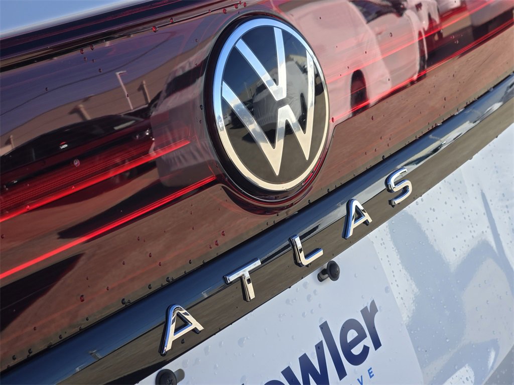 New 2026 Volkswagen Atlas Peak Edition image 7