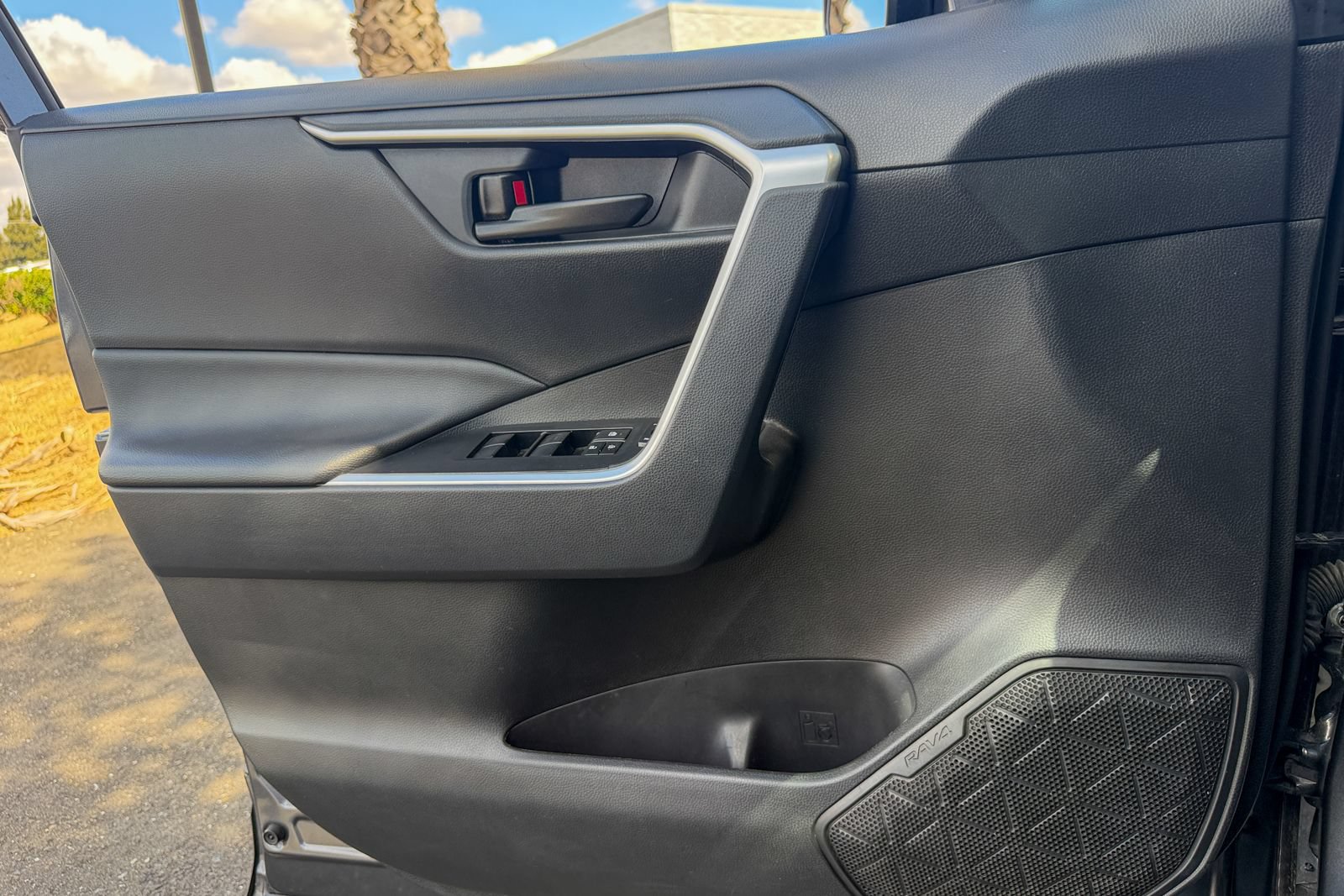Used 2025 Toyota RAV4 LE AWD/4WD image 11