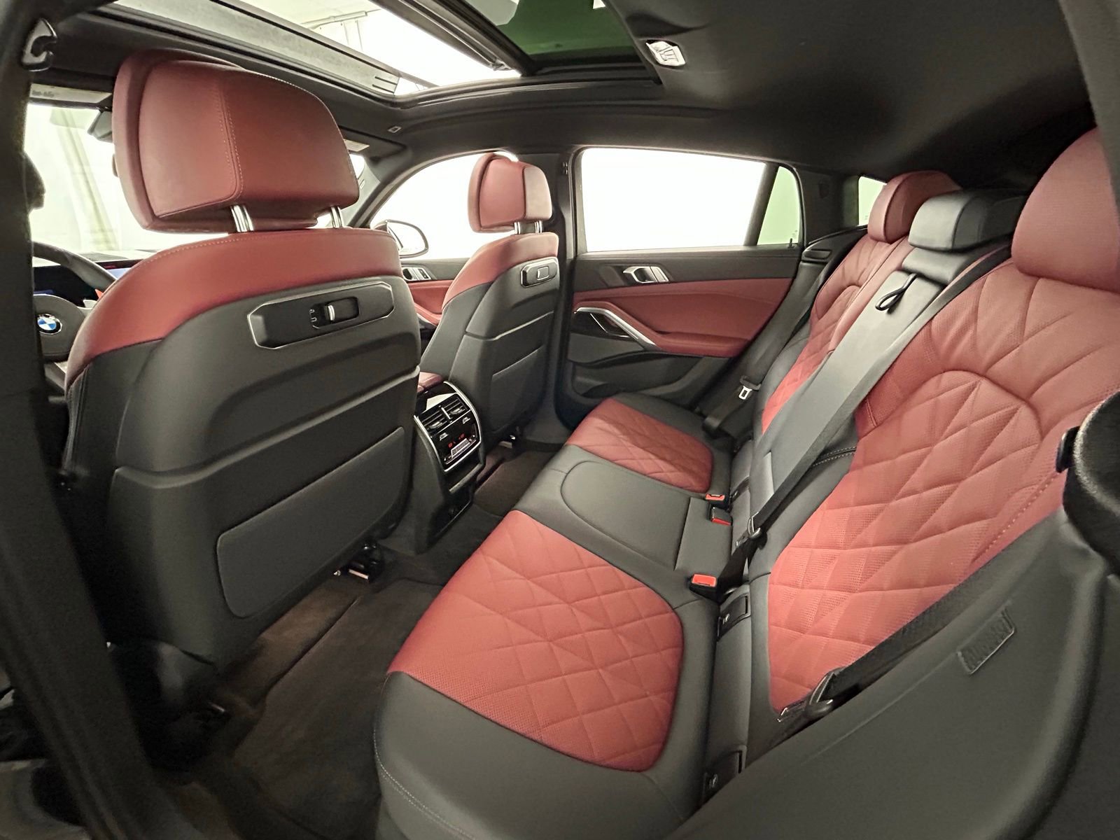 Used 2025 BMW X6 xDrive40i w/ Climate Comfort Package image 35