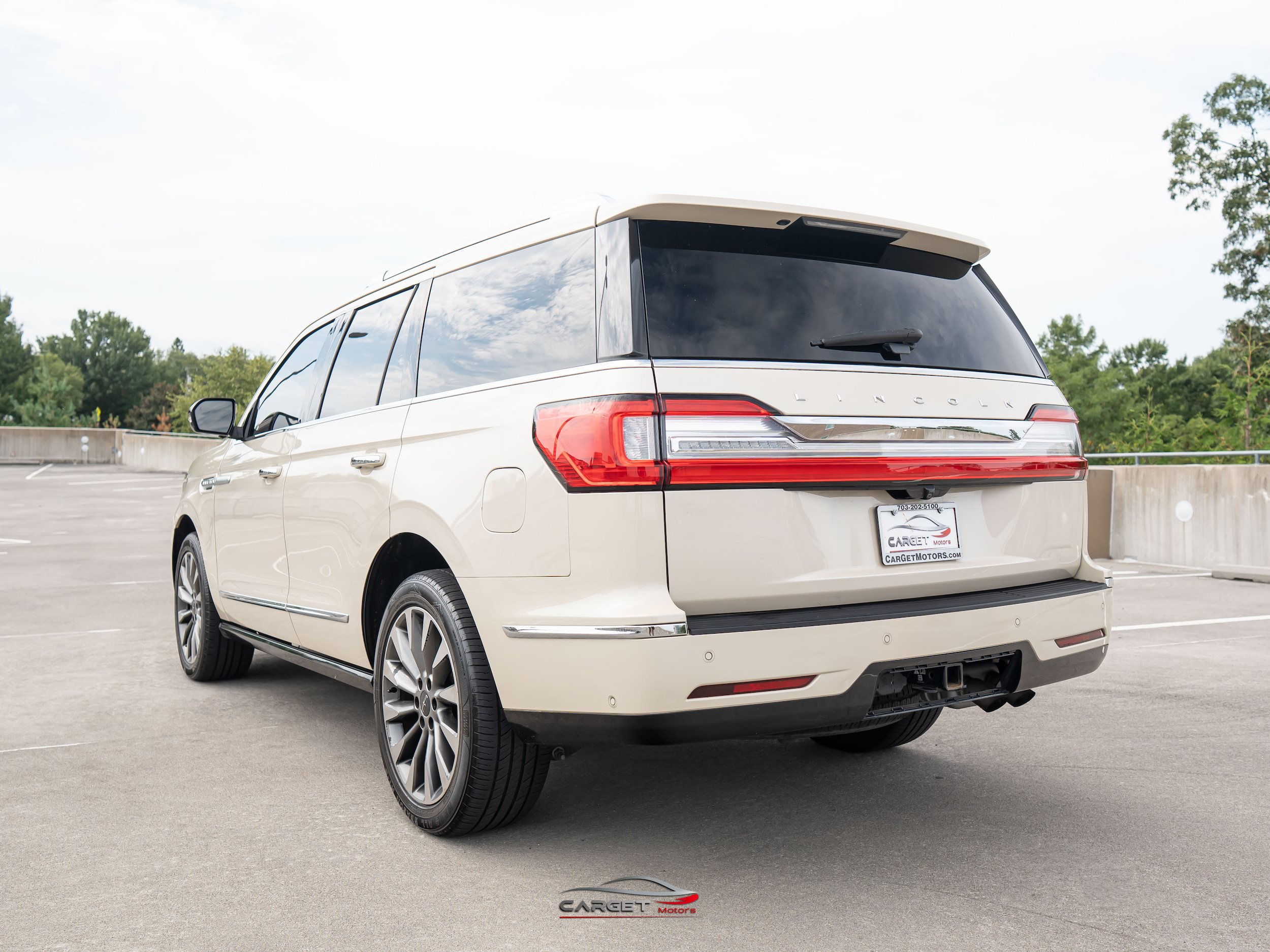 Used 2018 Lincoln Navigator Select w/ Technology Package RWD image 5