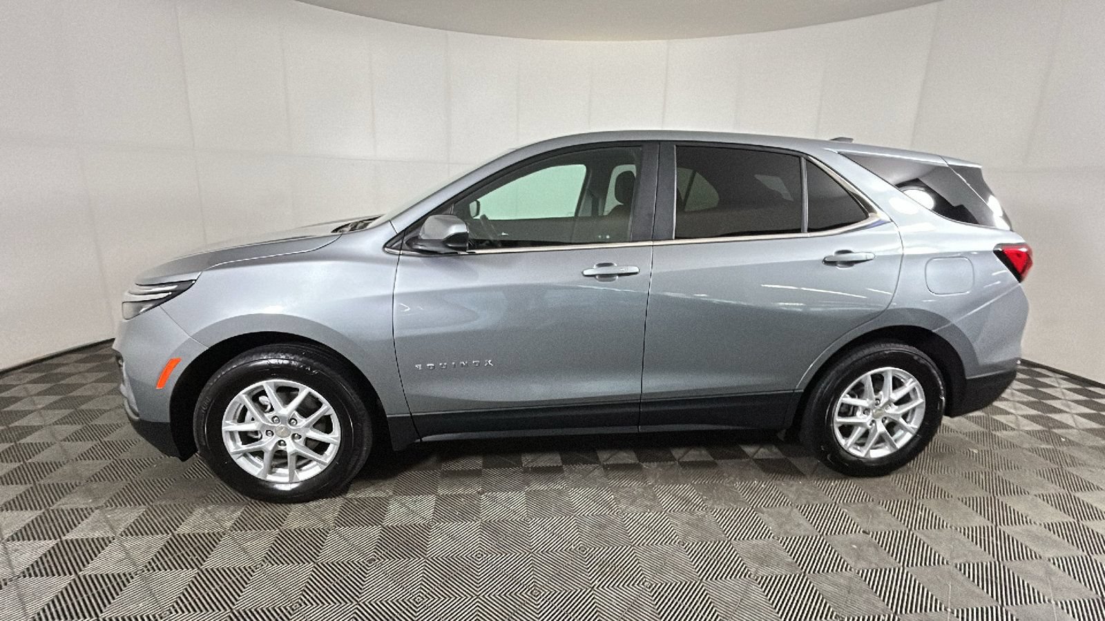 Used 2024 Chevrolet Equinox LT w/ LPO, Floor Liner Package AWD/4WD image 6