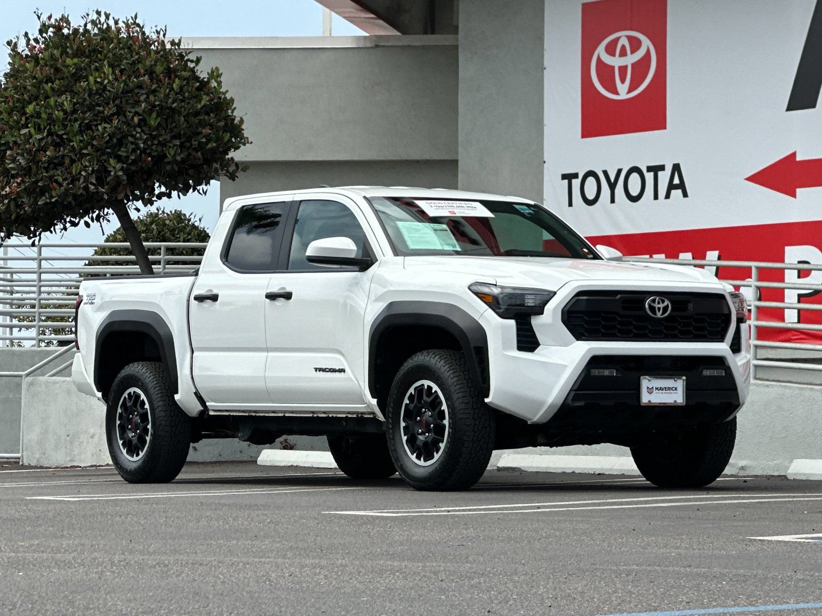 Used 2025 Toyota Tacoma TRD Off-Road AWD/4WD image 8