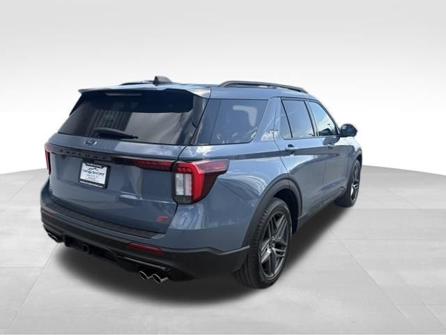 Used 2025 Ford Explorer ST image 2