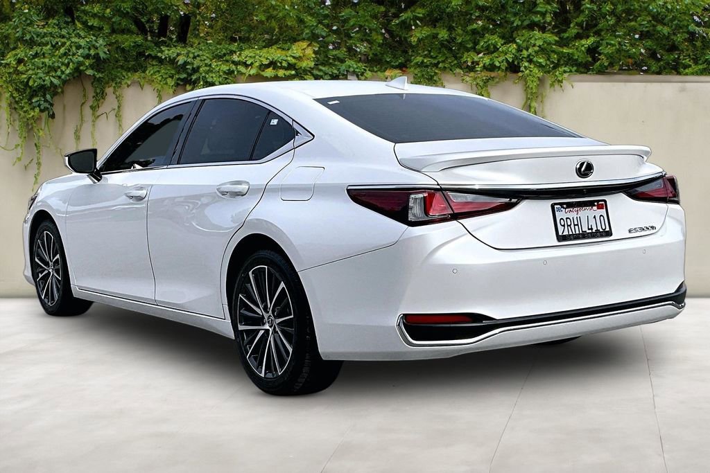 Used 2025 Lexus ES 300h w/ Premium Package FWD image 4