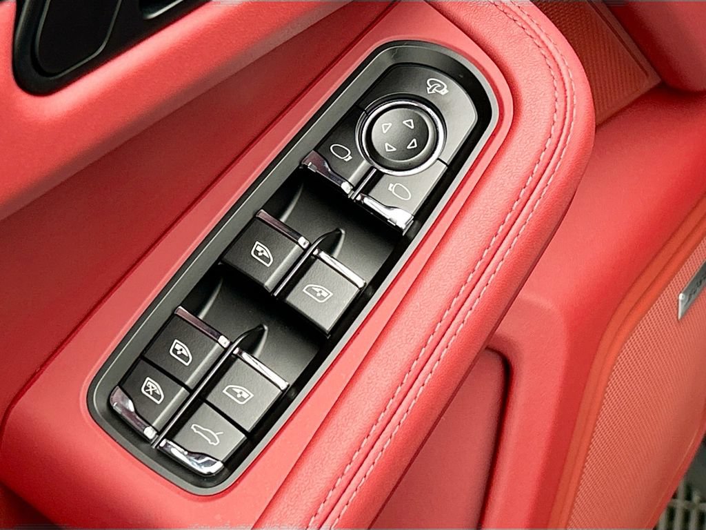Used 2026 Porsche Macan S AWD/4WD image 24