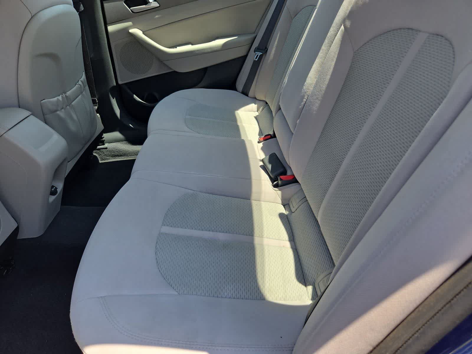 Used 2015 Hyundai Sonata SE w/ Option Group 09 FWD image 17