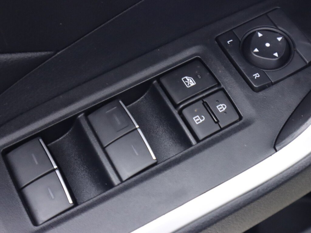 Used 2021 Toyota RAV4 LE AWD/4WD image 25