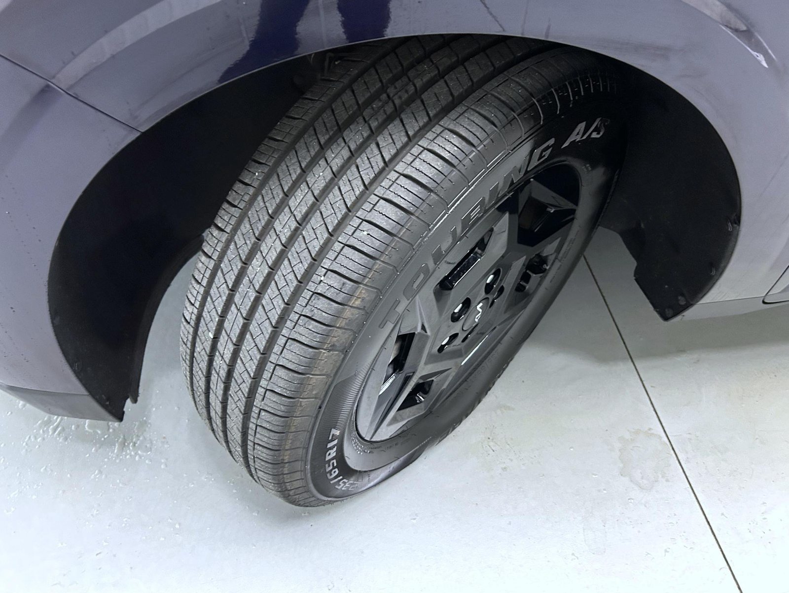 Used 2025 Kia Carnival FWD image 22