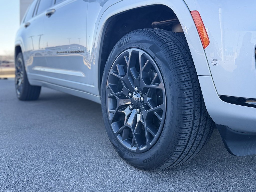 Used 2023 Jeep Grand Cherokee L Summit image 2