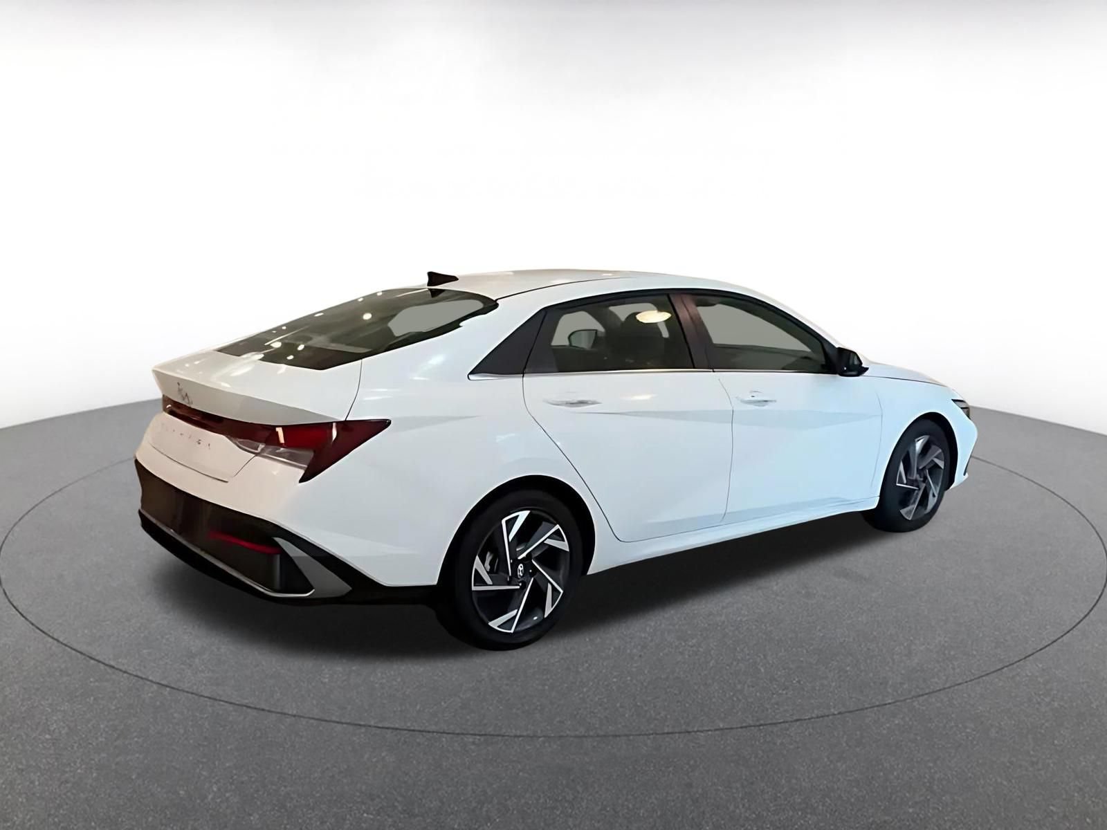 Used 2025 Hyundai Elantra SEL FWD image 12
