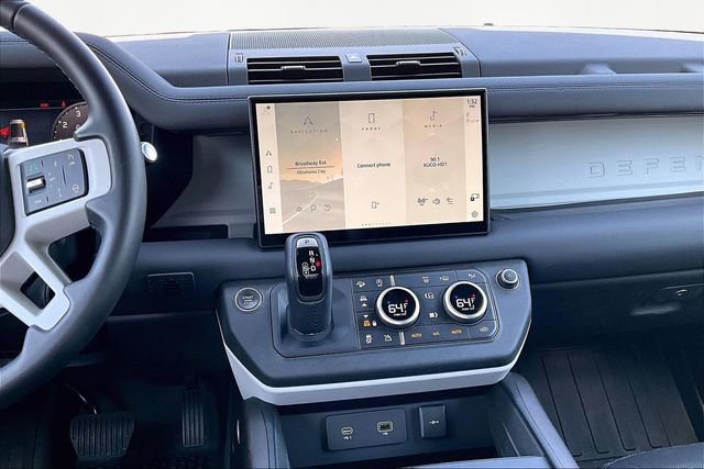 Used 2024 Land Rover Defender 130 X-Dynamic SE image 6