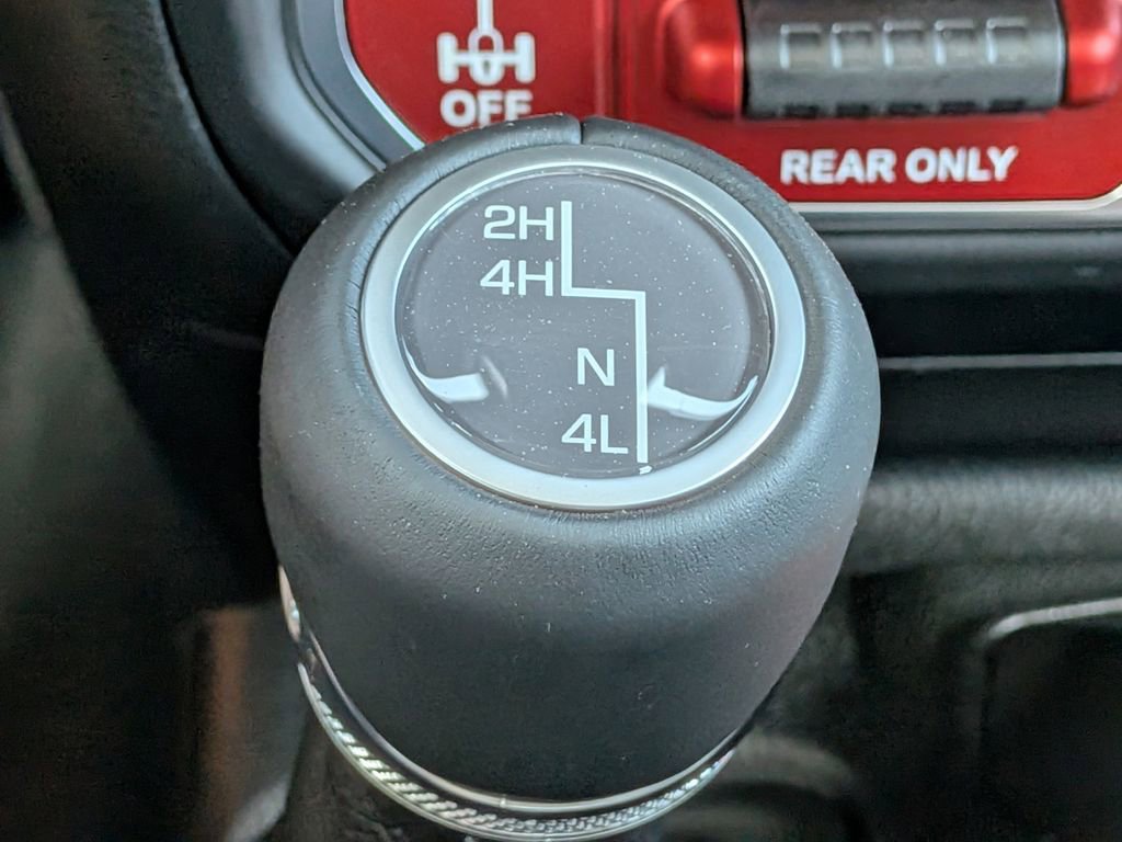 New 2026 Jeep Wrangler Unlimited Rubicon w/ Xtreme 35 Tire Package image 25