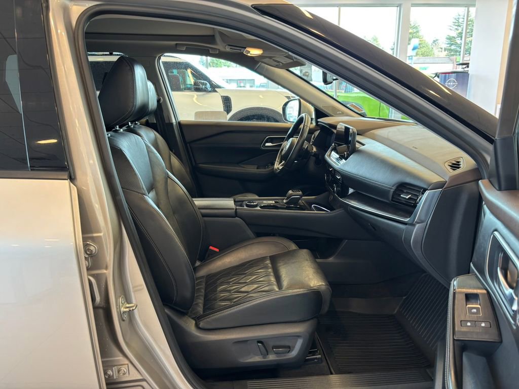 Used 2021 Nissan Rogue Platinum image 25