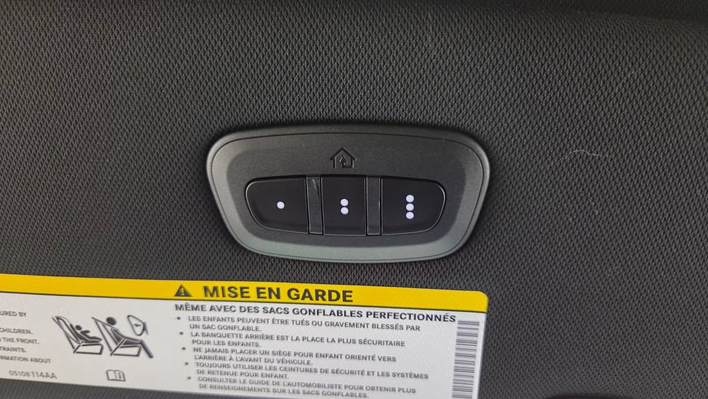 New 2025 Chrysler Pacifica Select w/ Fav Edition Package FWD image 28
