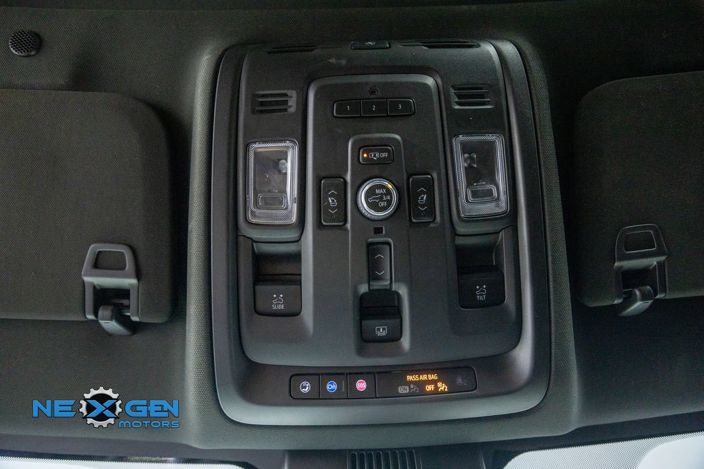 Used 2023 GMC Yukon Denali w/ Advanced Technology Package AWD/4WD image 23
