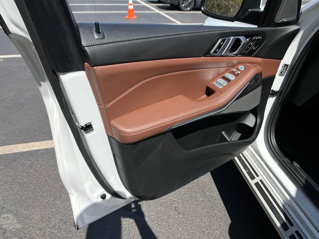Used 2023 BMW X7 xDrive40i w/ Premium Package image 12