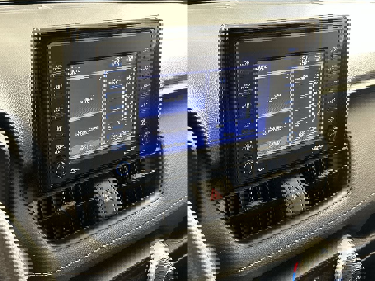 Used 2022 Toyota RAV4 XLE w/ Convenience Package image 17