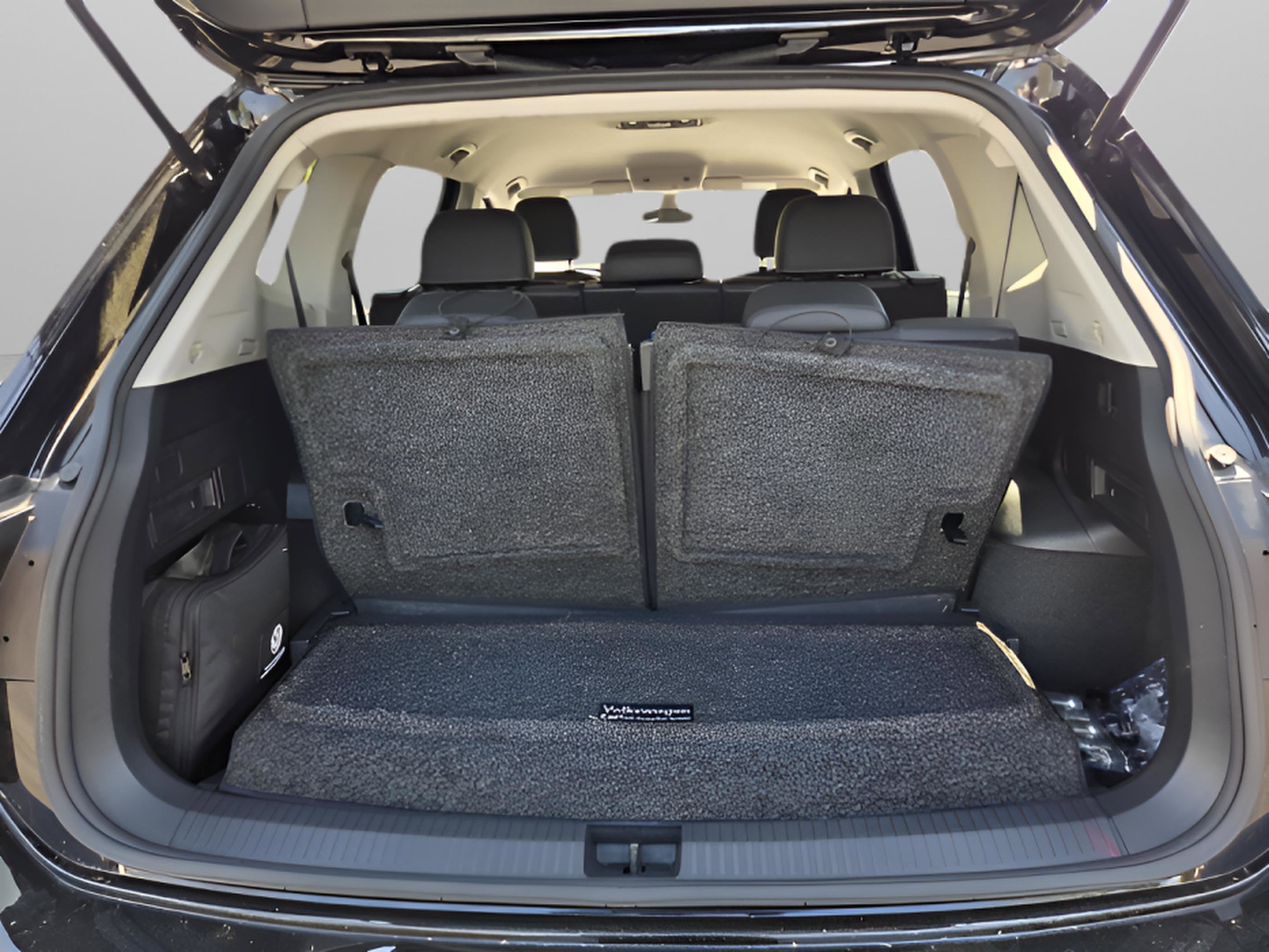 Used 2023 Volkswagen Tiguan SE image 66