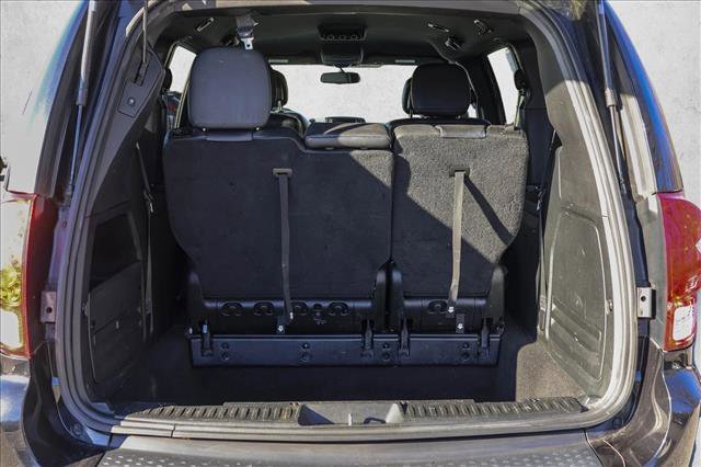Used 2018 Dodge Grand Caravan SXT w/ Blacktop Package image 25