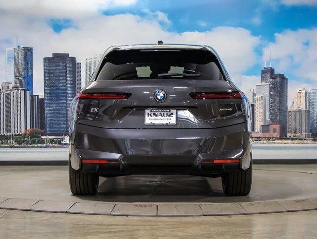 Used 2026 BMW iX xDrive45 w/ Premium Package AWD/4WD image 9