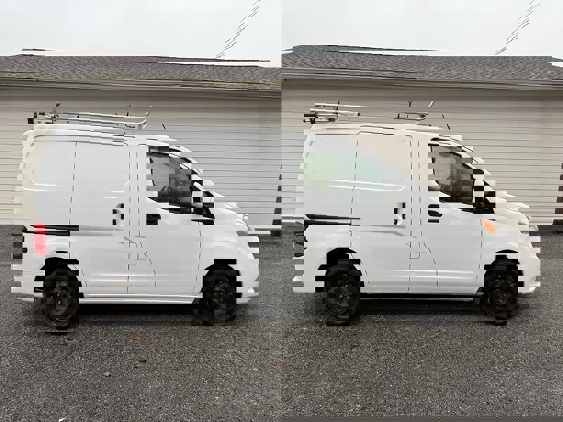 Used 2017 Nissan NV200 SV image 1