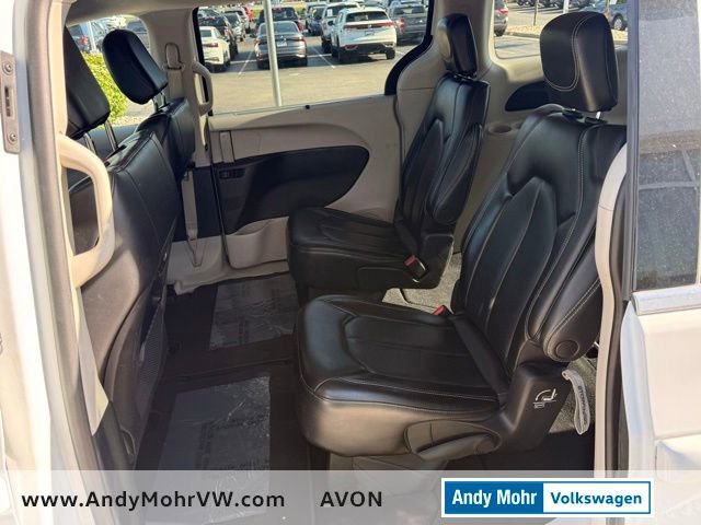 Used 2023 Chrysler Pacifica Touring-L FWD image 21