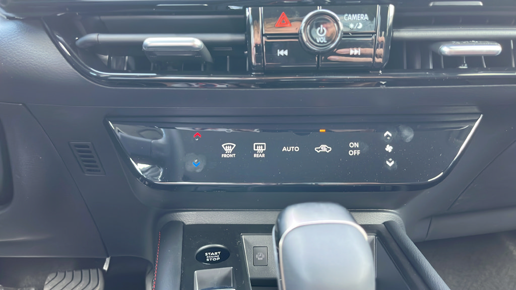 New 2026 Nissan Kicks SR AWD/4WD image 73