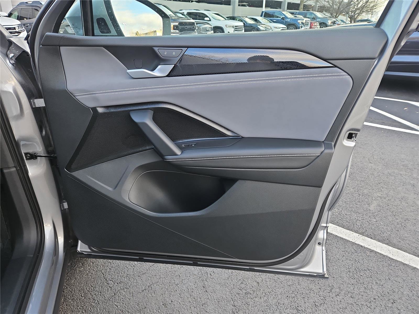 New 2026 Volkswagen Tiguan SE image 25