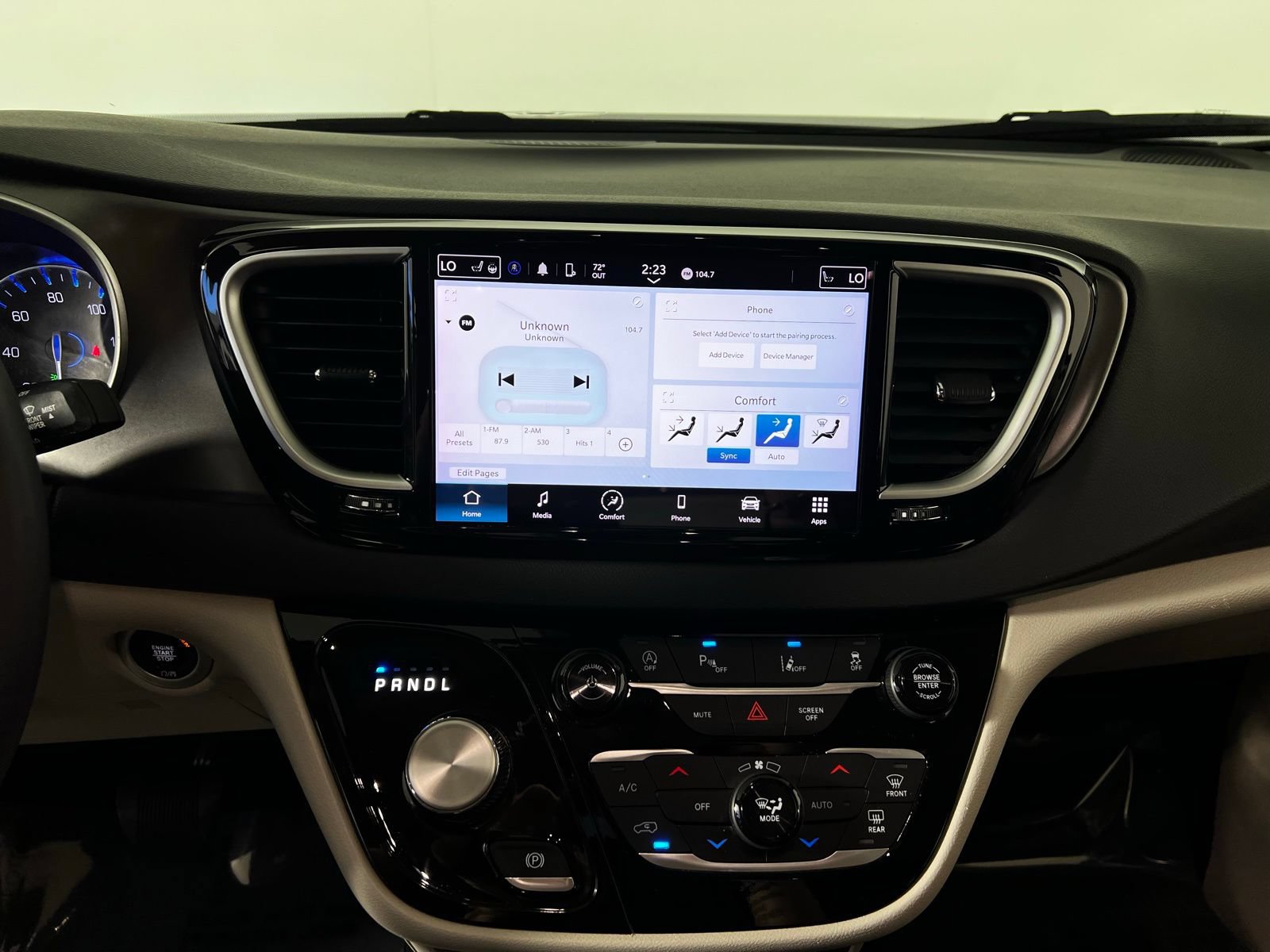 Used 2024 Chrysler Pacifica Touring-L FWD image 19