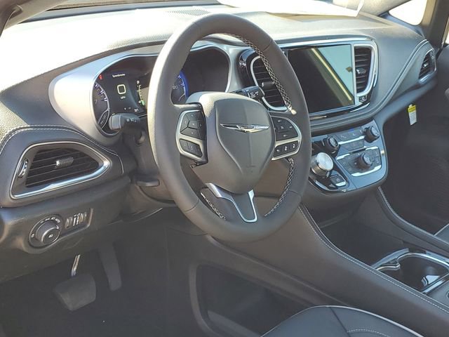 New 2026 Chrysler Pacifica Limited w/ Trailer Tow Group image 9