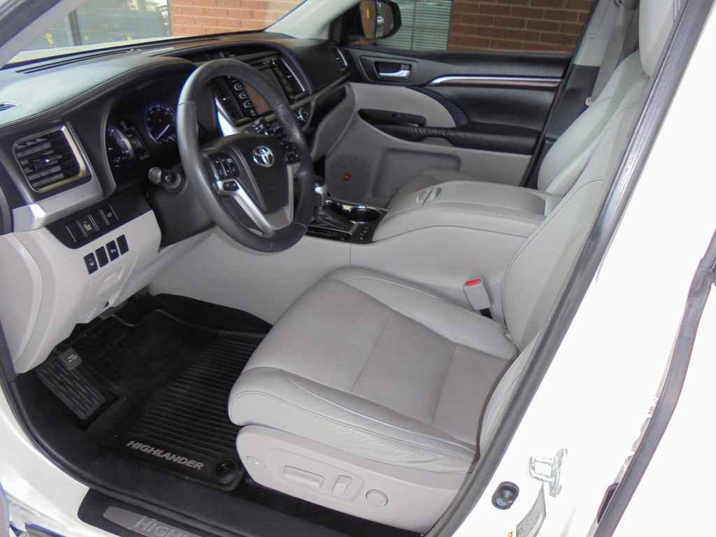 Used 2014 Toyota Highlander Limited AWD/4WD image 7