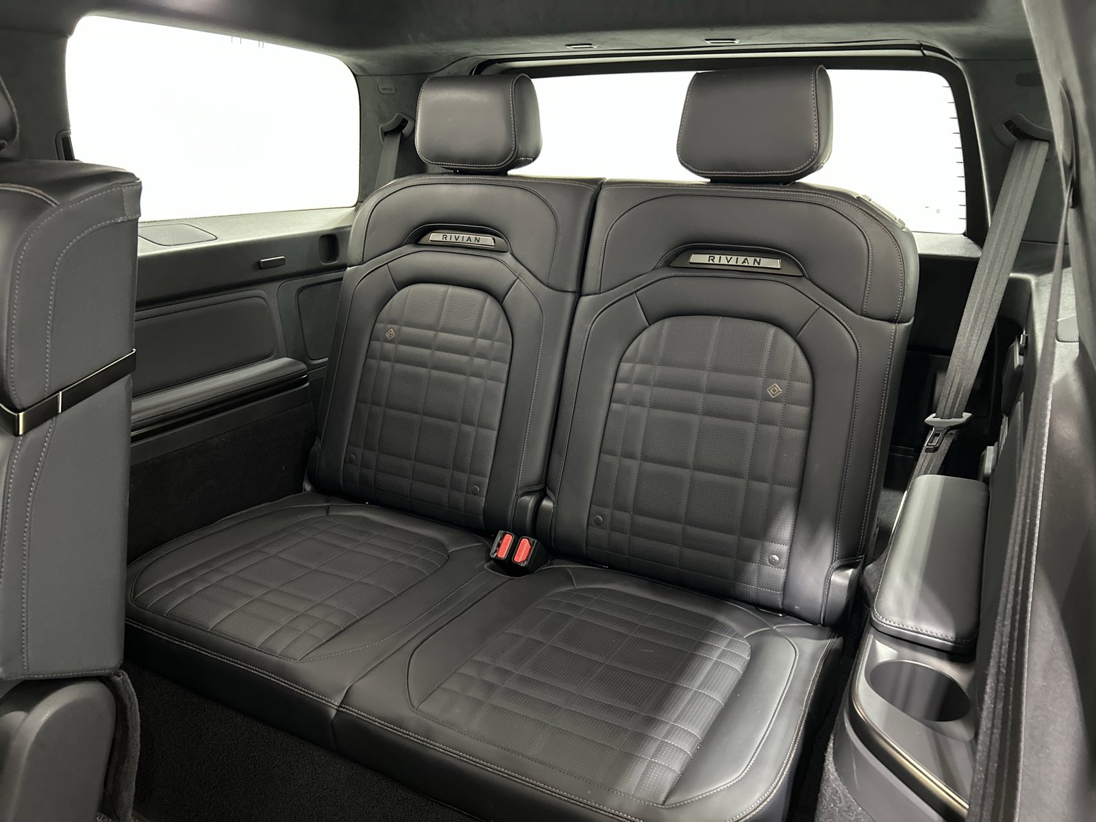 Used 2025 Rivian R1S Premium AWD/4WD image 22