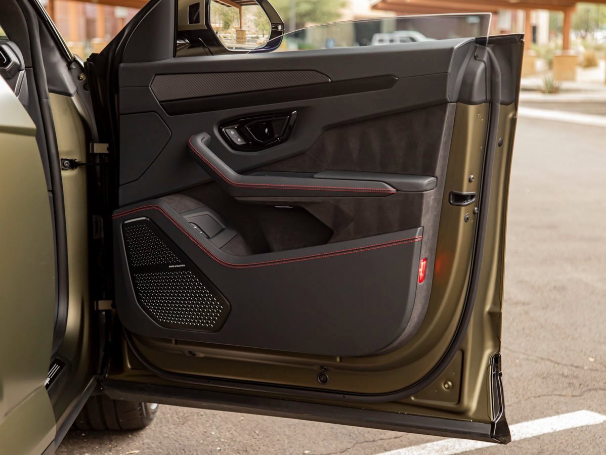 Used 2025 Lamborghini Urus SE image 24