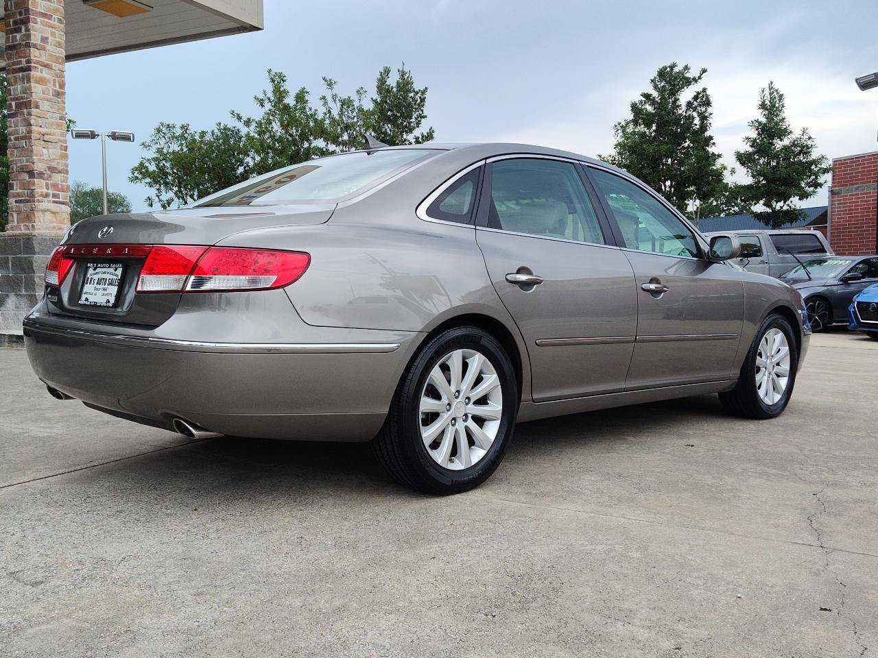 Used 2009 Hyundai Azera GLS w/ Premium Pkg 2 FWD image 6