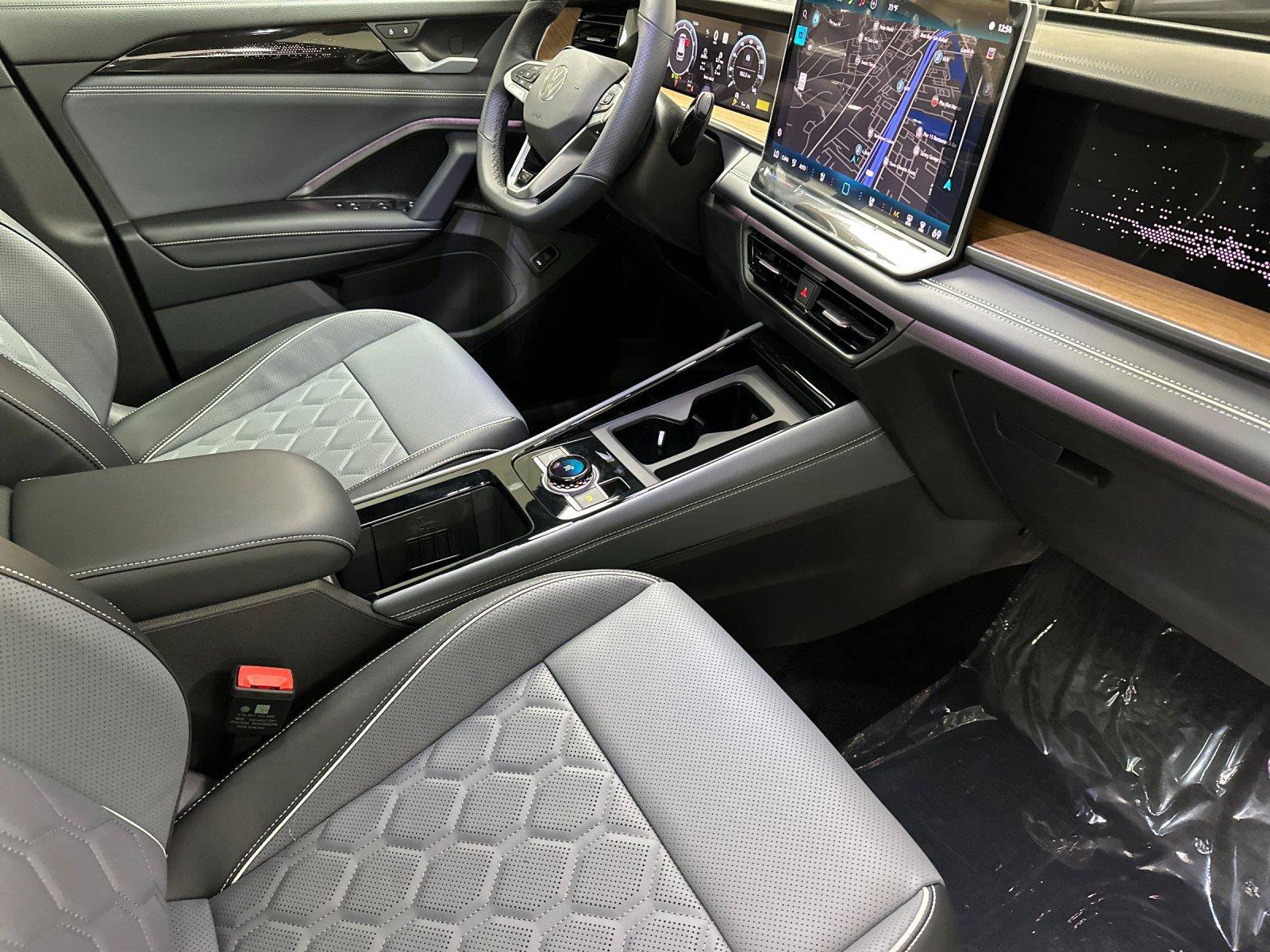 New 2026 Volkswagen Tiguan SEL R-Line AWD/4WD image 15