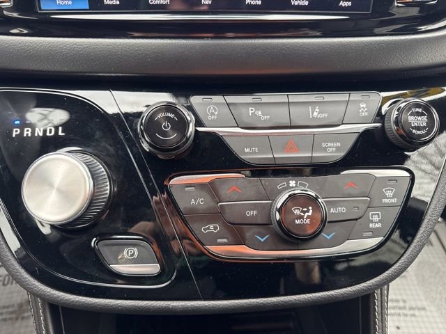 Used 2025 Chrysler Pacifica Limited image 27