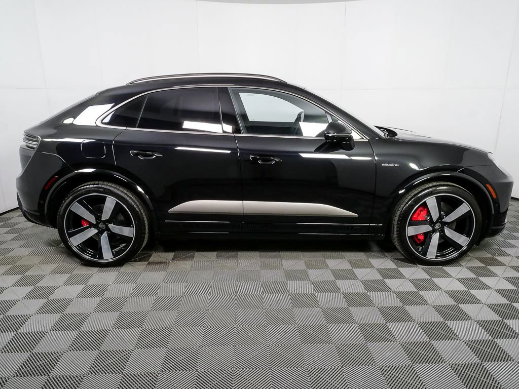 New 2026 Porsche Macan Turbo Electric image 30