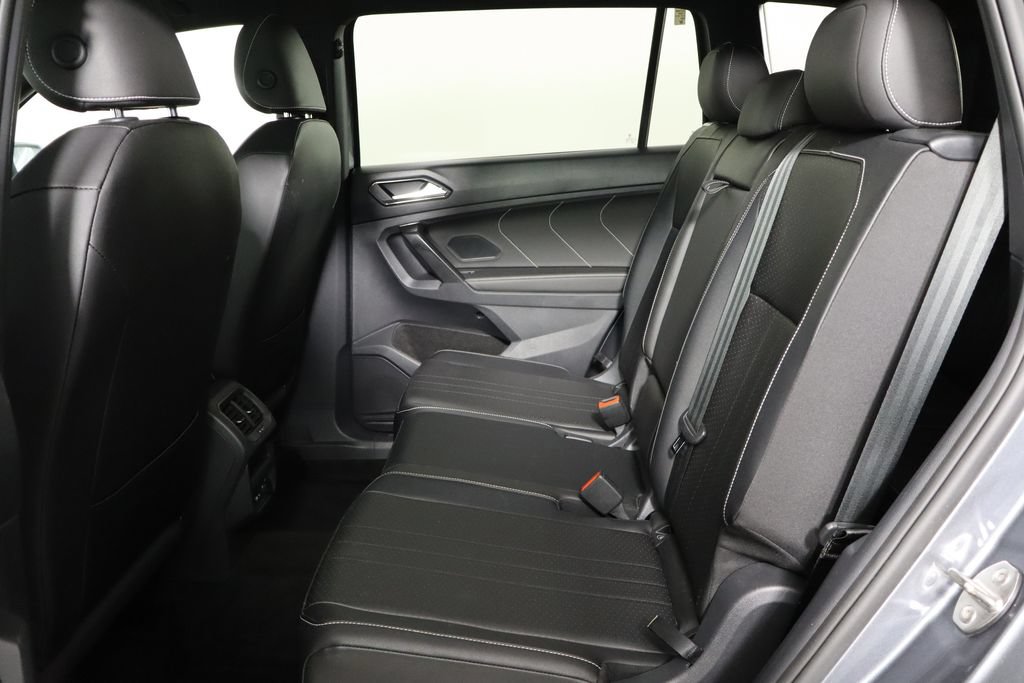 Used 2023 Volkswagen Tiguan SE R-Line FWD image 15