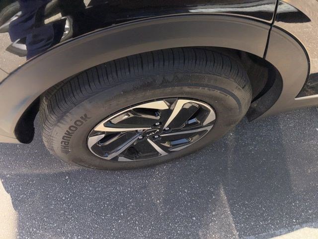 Used 2025 Kia Sportage LX image 13