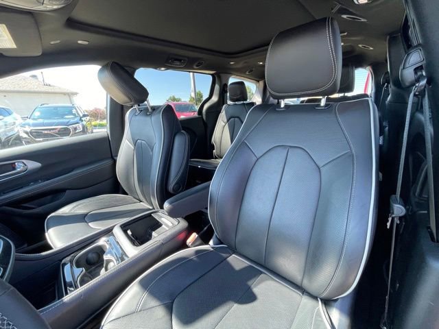 Used 2026 Chrysler Pacifica Limited FWD image 17