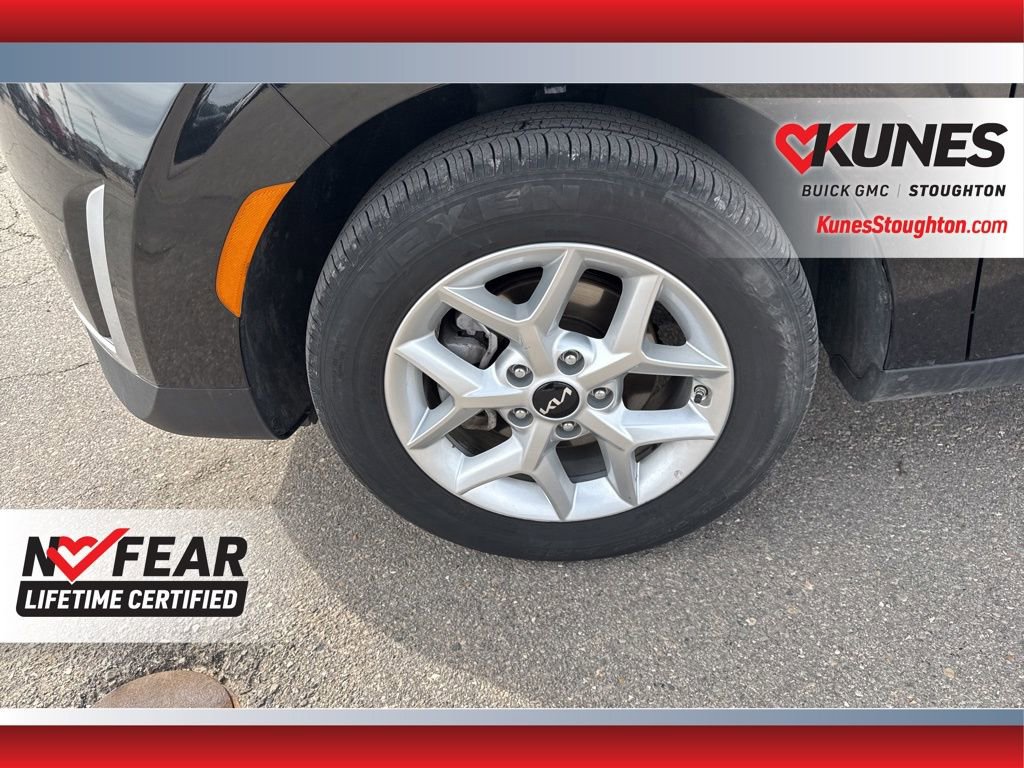 Used 2025 Kia Soul LX FWD image 16
