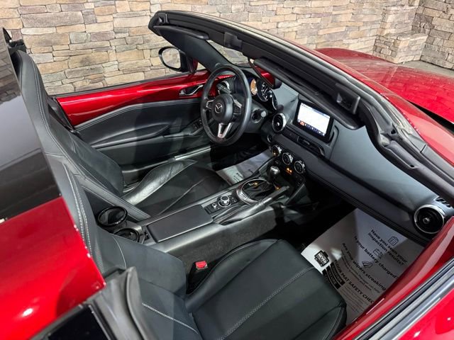 Used 2021 MAZDA MX-5 Miata RF Grand Touring image 2