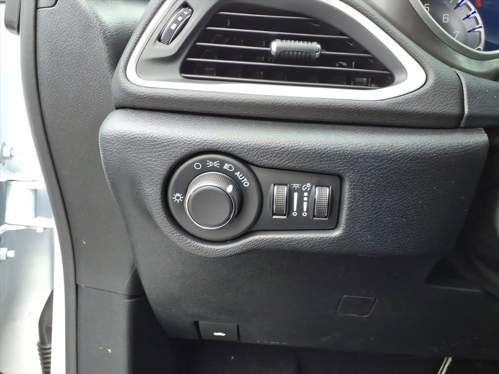 New 2026 Chrysler Voyager LX FWD image 15