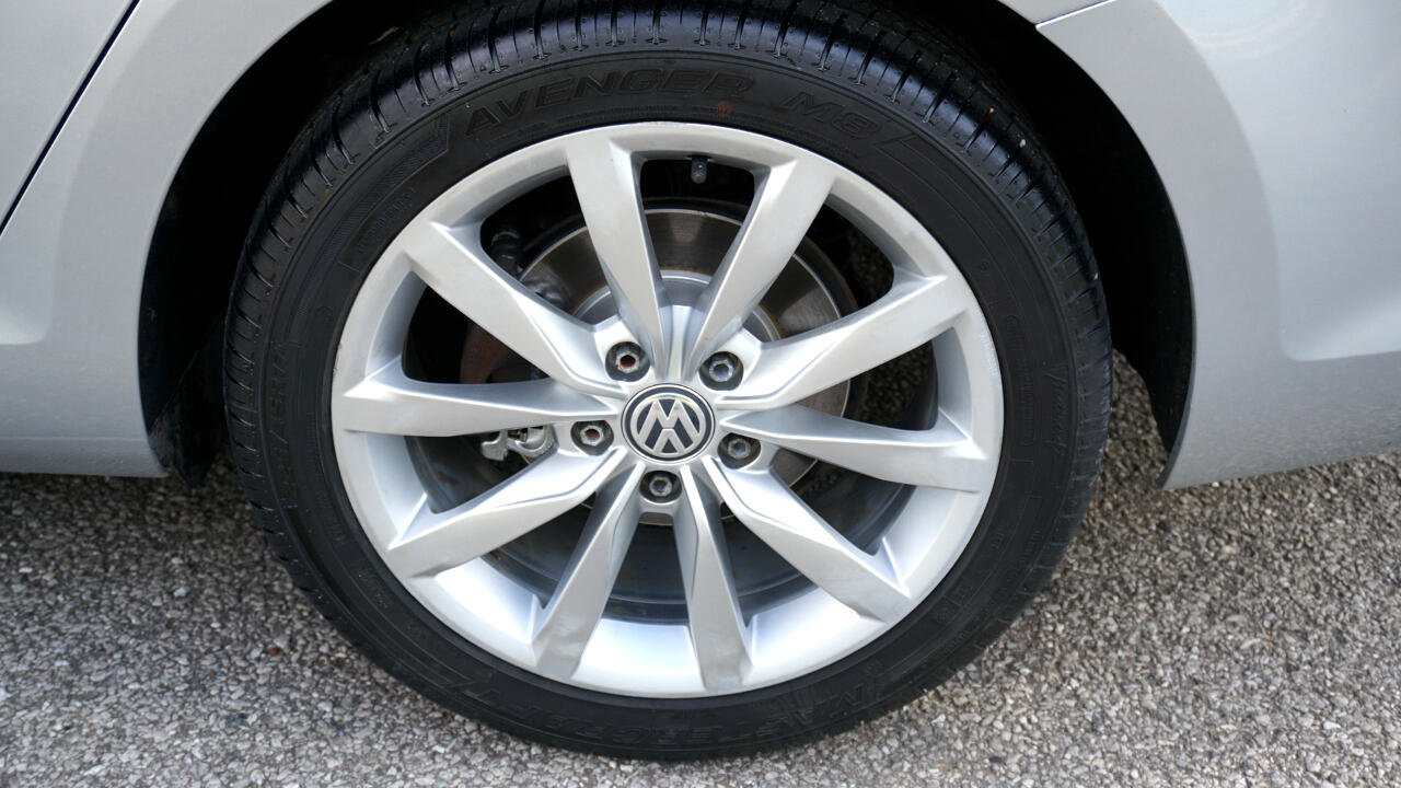 Used 2015 Volkswagen Golf S image 10