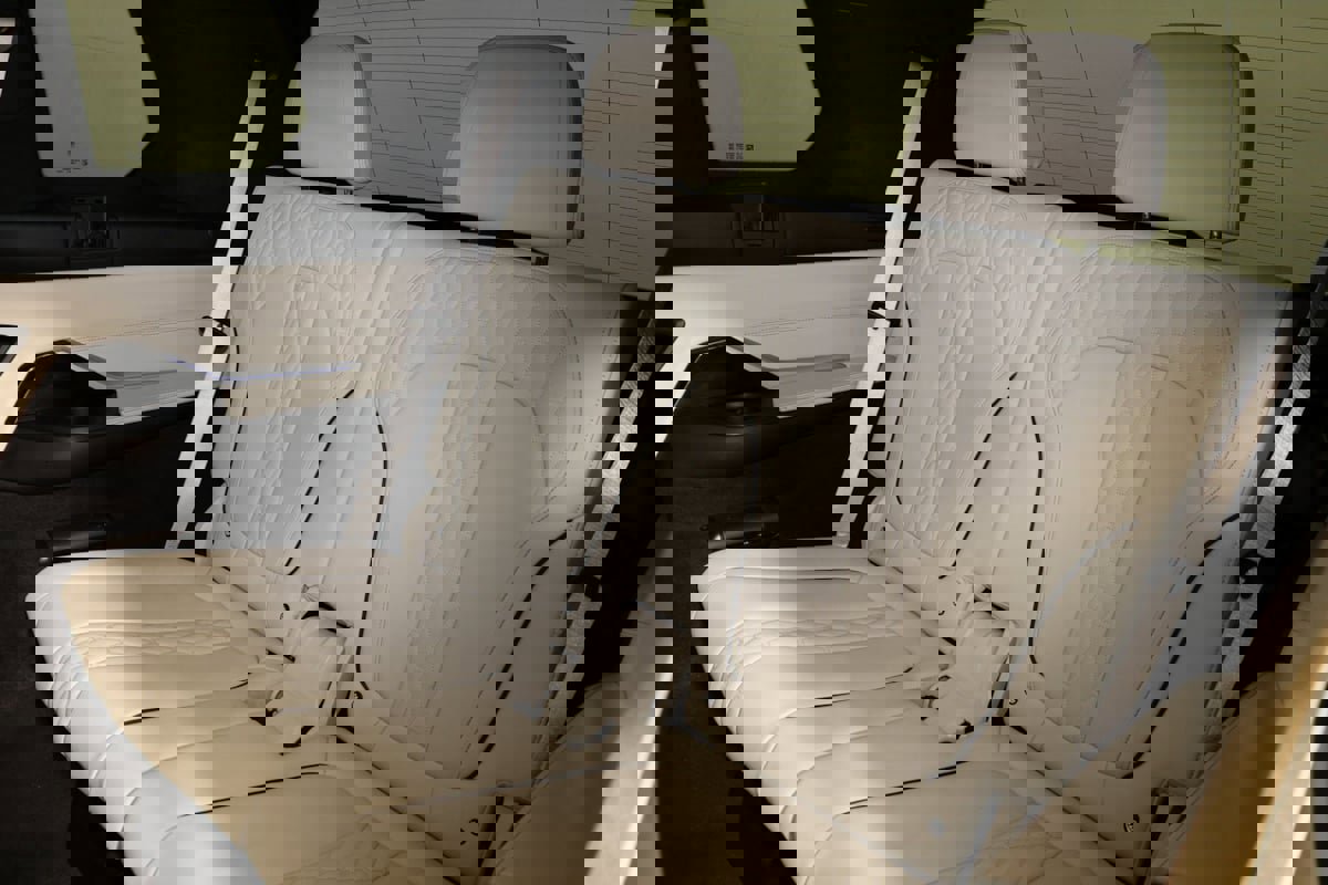 Used 2023 BMW X7 xDrive40i w/ M Sport Package image 12