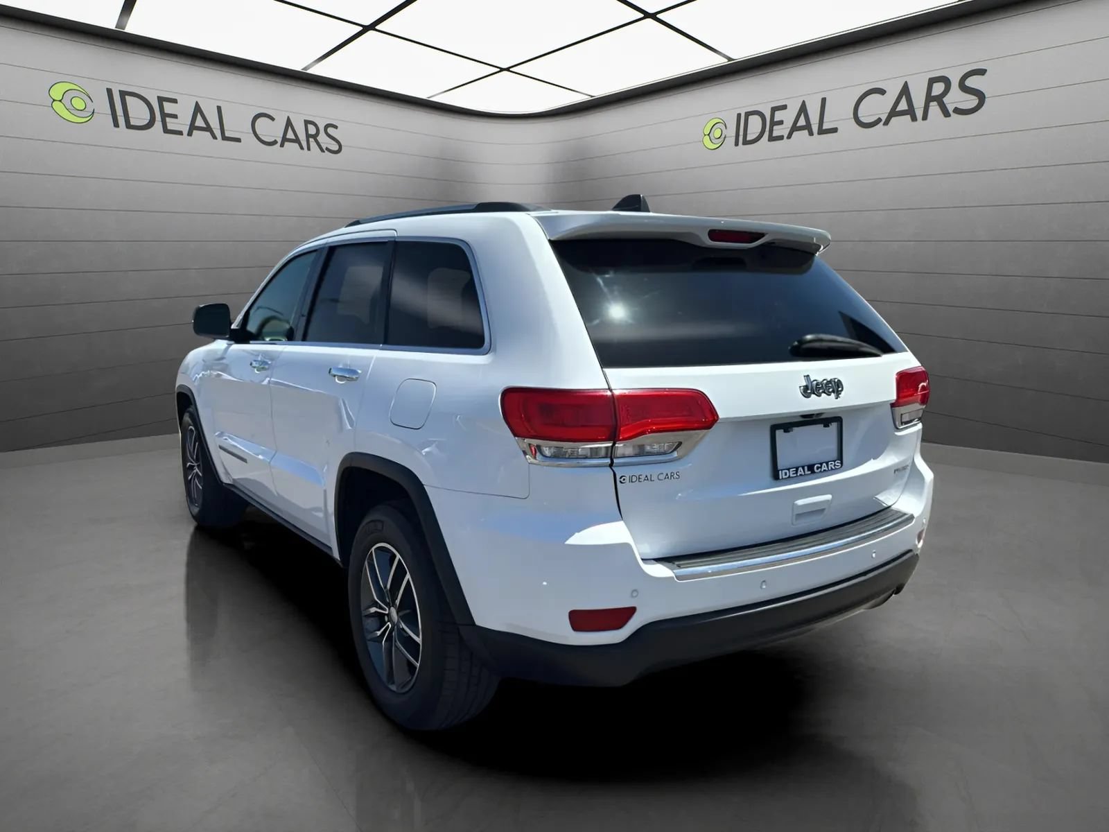 Used 2017 Jeep Grand Cherokee Limited w/ Luxury Group II RWD image 9