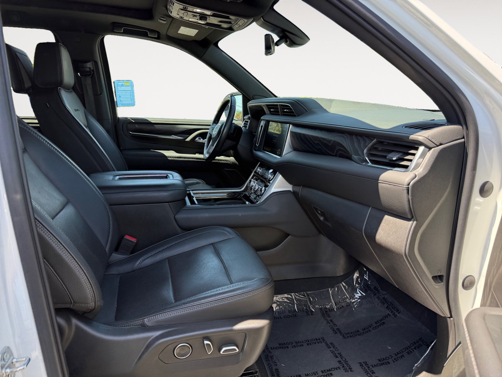 Used 2021 GMC Yukon Denali w/ Denali Premium Package AWD/4WD image 19