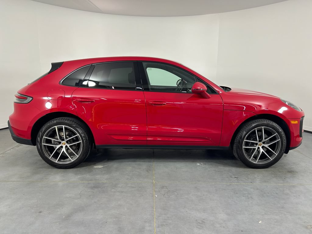 Certified 2025 Porsche Macan AWD/4WD image 8