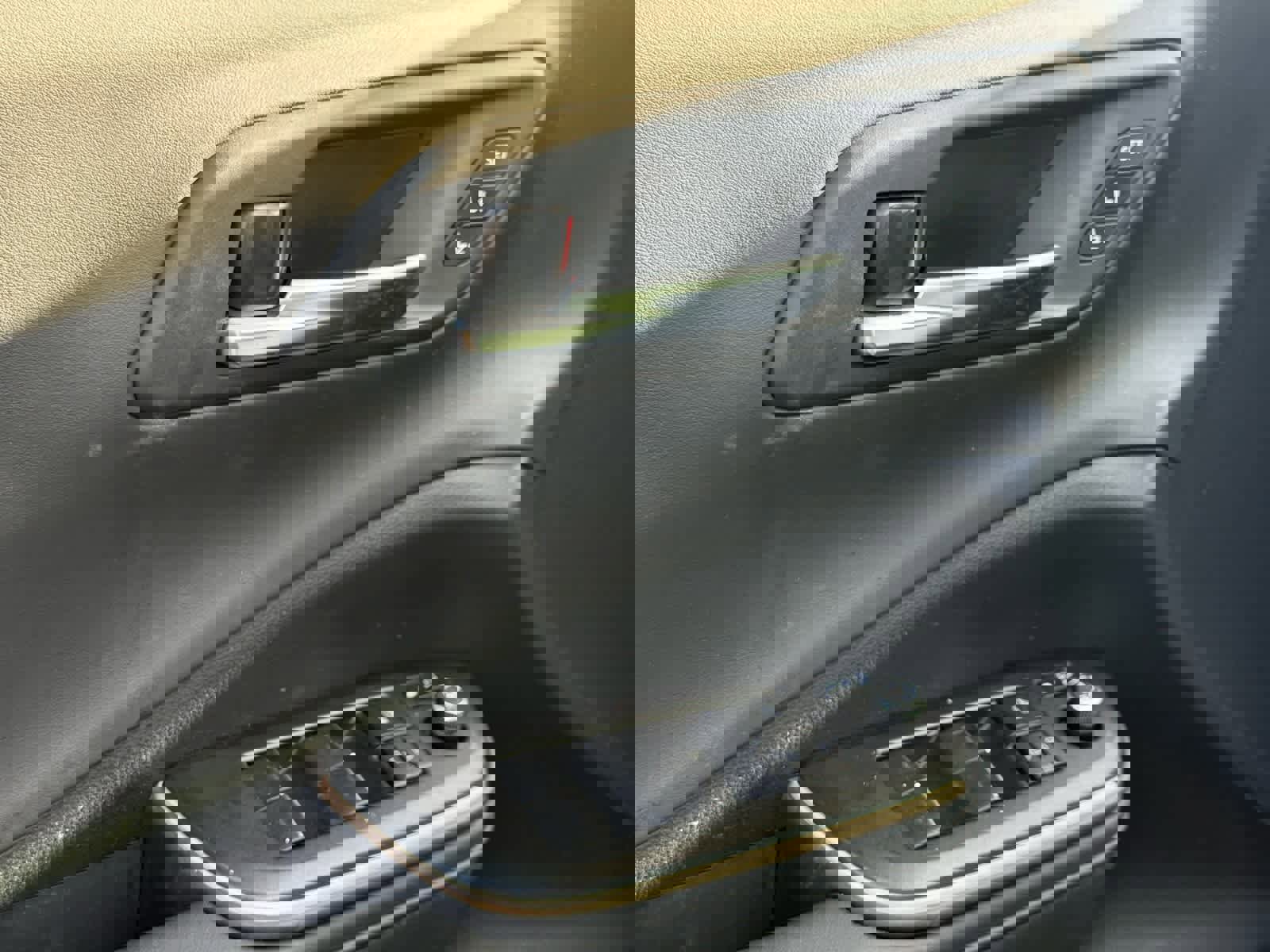 Used 2023 Toyota Crown Limited image 12