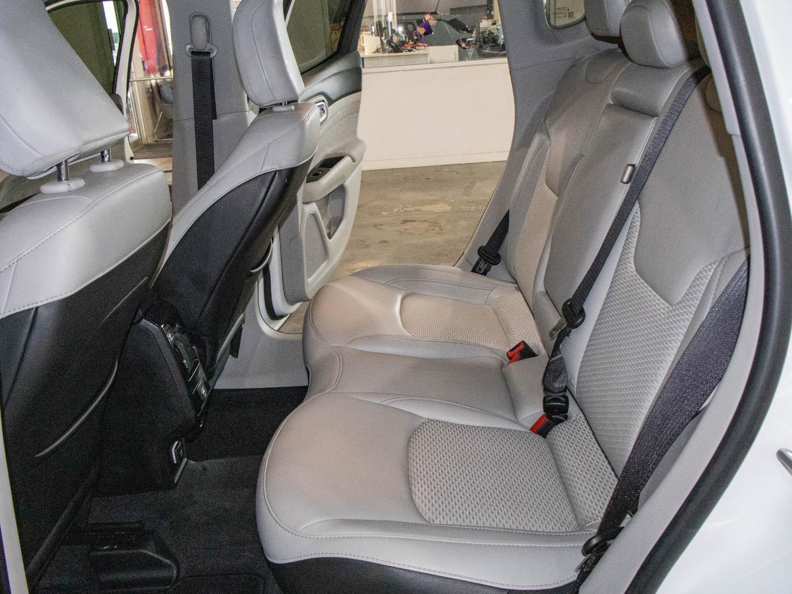 Used 2022 Jeep Compass Latitude AWD/4WD image 13